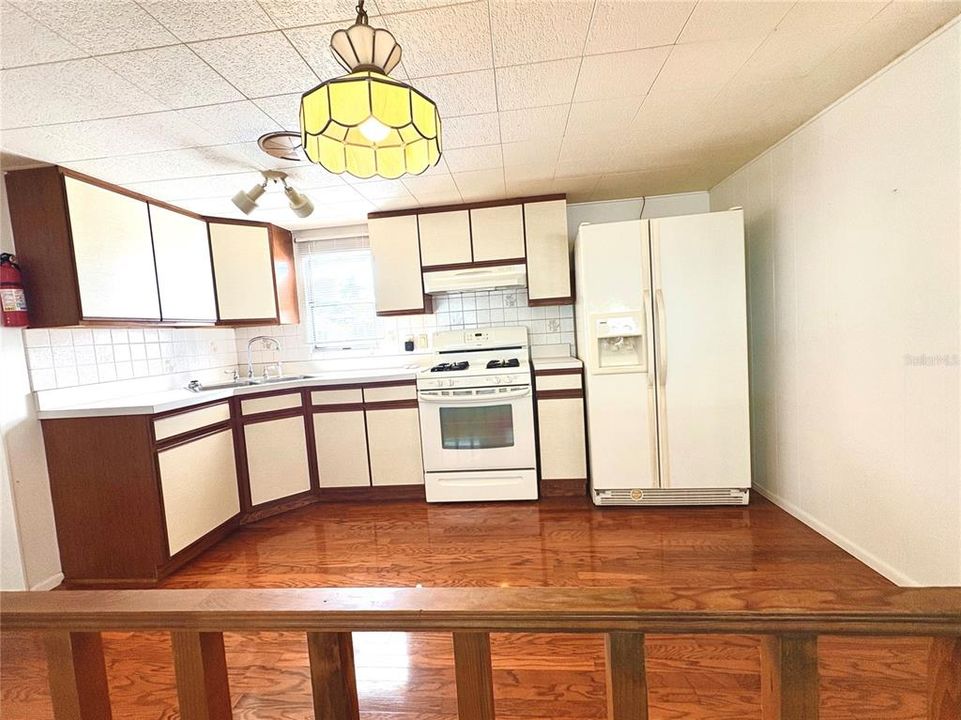 For Sale: $99,900 (2 beds, 2 baths, 806 Square Feet)