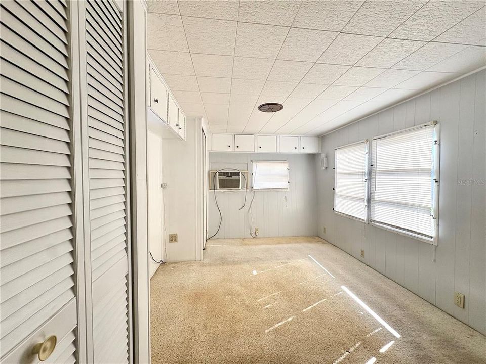 For Sale: $99,900 (2 beds, 2 baths, 806 Square Feet)