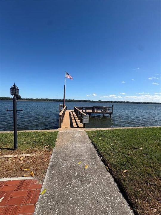 For Sale: $99,900 (2 beds, 2 baths, 806 Square Feet)