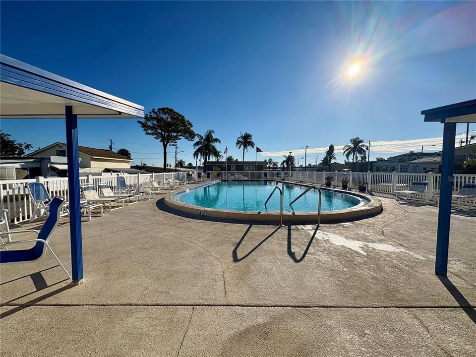 For Sale: $99,900 (2 beds, 2 baths, 806 Square Feet)