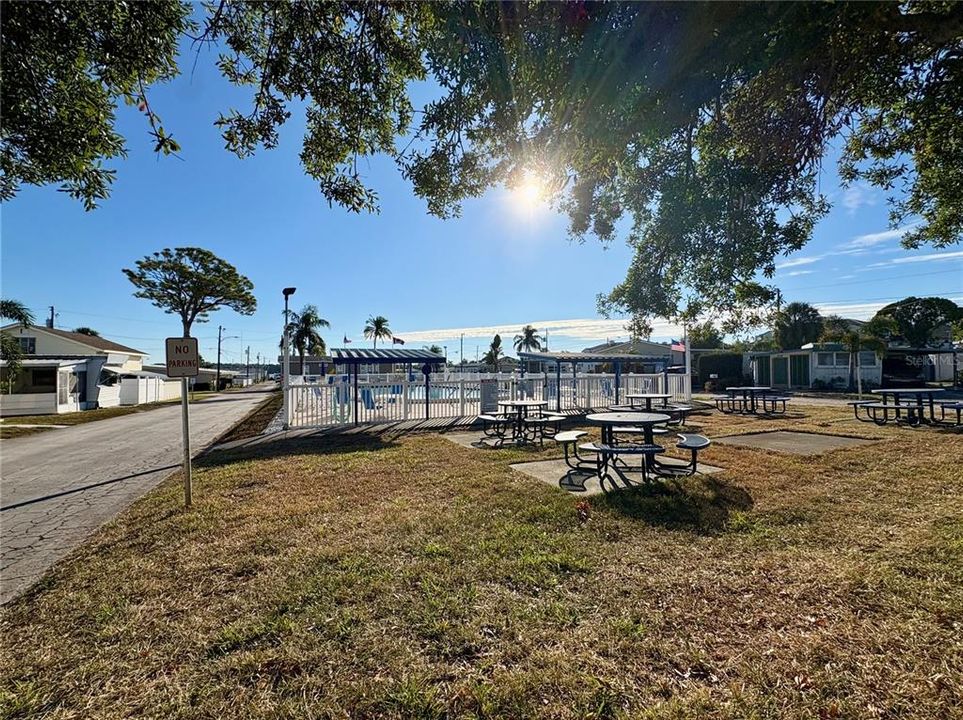 For Sale: $99,900 (2 beds, 2 baths, 806 Square Feet)