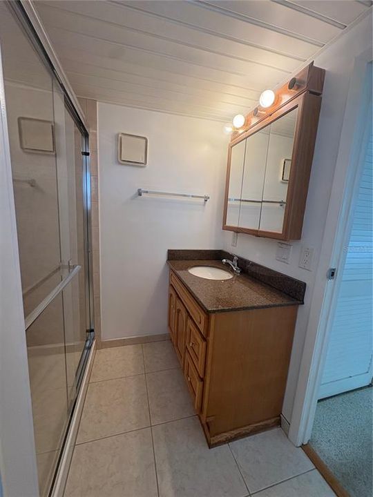 For Sale: $99,900 (2 beds, 2 baths, 806 Square Feet)