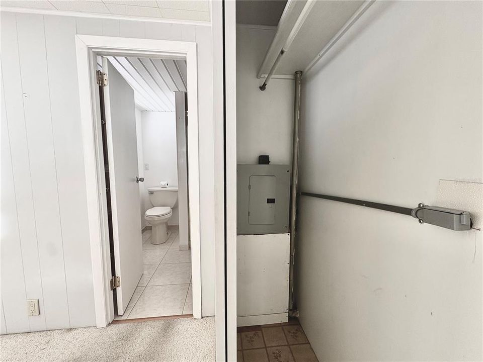 For Sale: $99,900 (2 beds, 2 baths, 806 Square Feet)