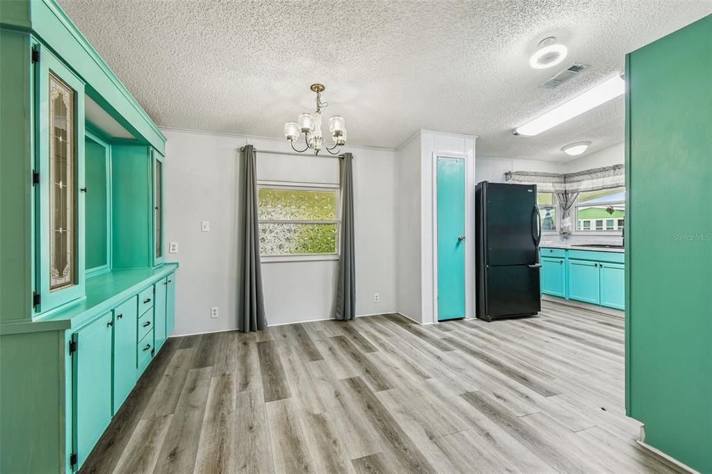 На продажу: $159,900 (2 спален, 2 ванн, 1316 Квадратных фут)