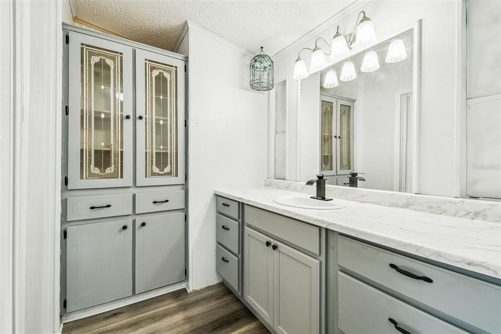 На продажу: $159,900 (2 спален, 2 ванн, 1316 Квадратных фут)