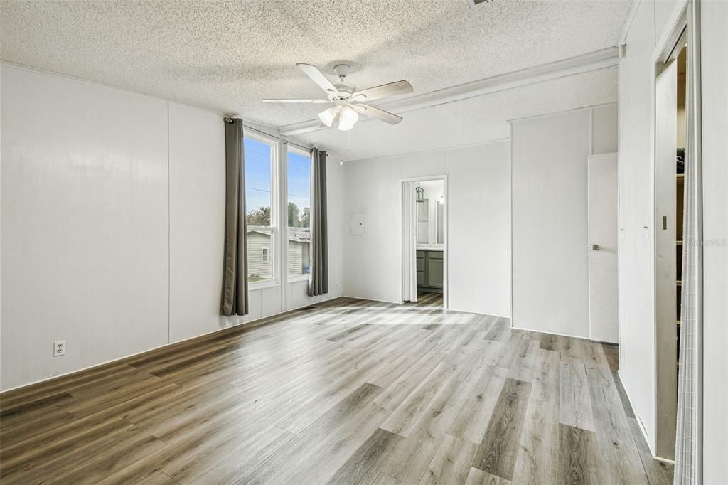 На продажу: $159,900 (2 спален, 2 ванн, 1316 Квадратных фут)