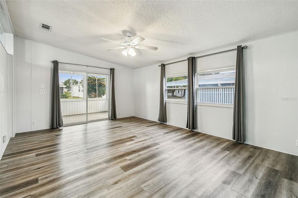 На продажу: $159,900 (2 спален, 2 ванн, 1316 Квадратных фут)