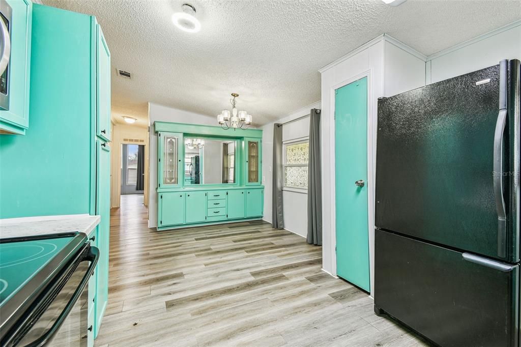 На продажу: $159,900 (2 спален, 2 ванн, 1316 Квадратных фут)