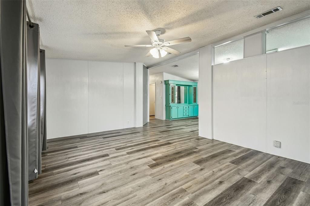 На продажу: $159,900 (2 спален, 2 ванн, 1316 Квадратных фут)