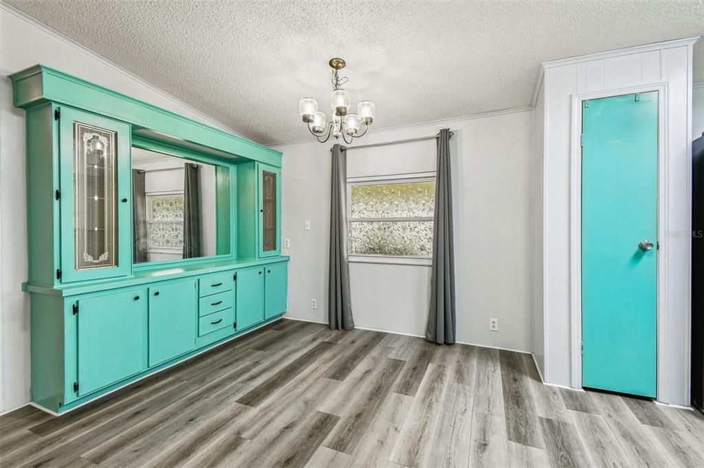 На продажу: $159,900 (2 спален, 2 ванн, 1316 Квадратных фут)