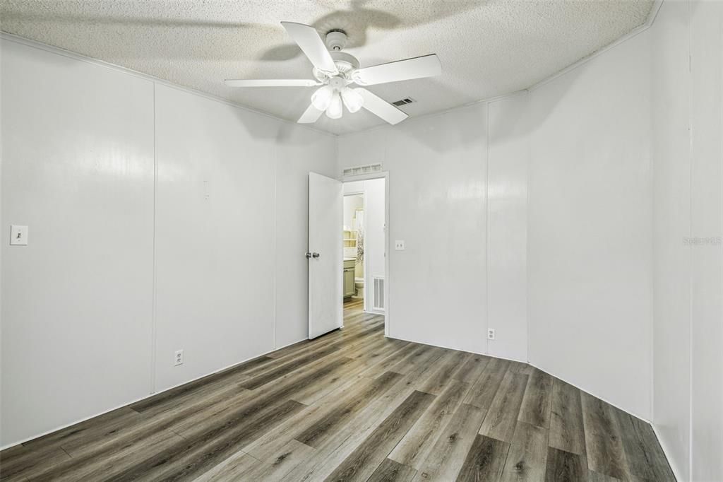 На продажу: $159,900 (2 спален, 2 ванн, 1316 Квадратных фут)