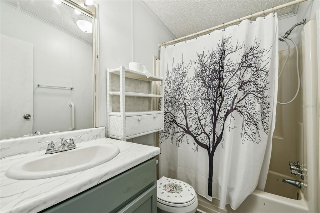 На продажу: $159,900 (2 спален, 2 ванн, 1316 Квадратных фут)