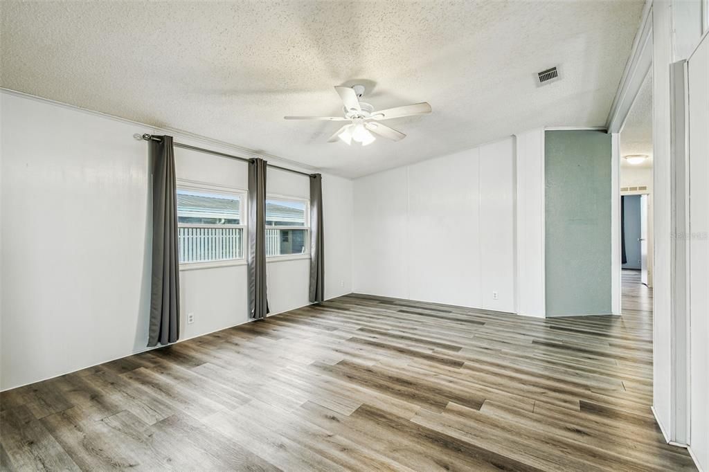 На продажу: $159,900 (2 спален, 2 ванн, 1316 Квадратных фут)