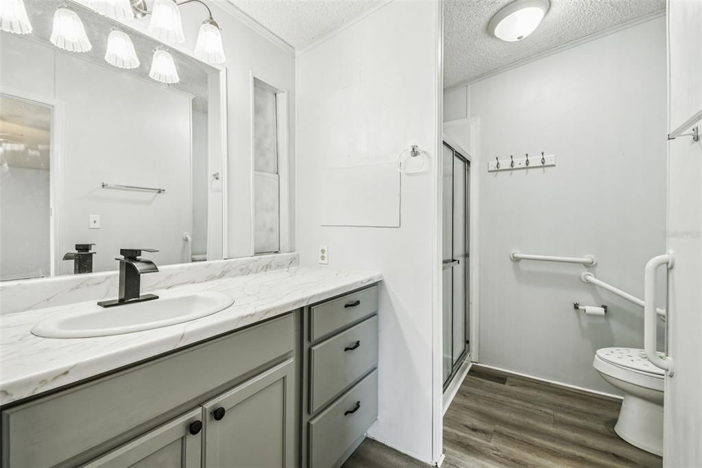 На продажу: $159,900 (2 спален, 2 ванн, 1316 Квадратных фут)