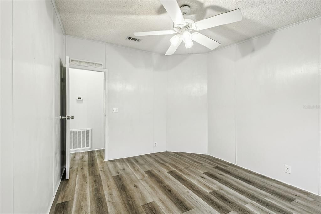 На продажу: $159,900 (2 спален, 2 ванн, 1316 Квадратных фут)