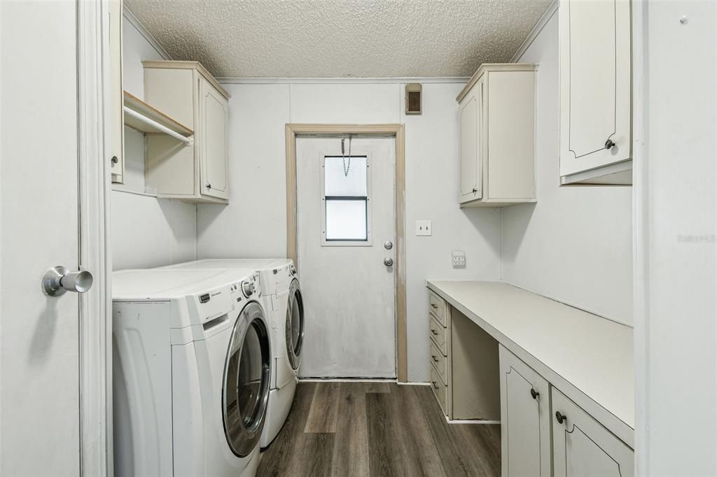 На продажу: $159,900 (2 спален, 2 ванн, 1316 Квадратных фут)