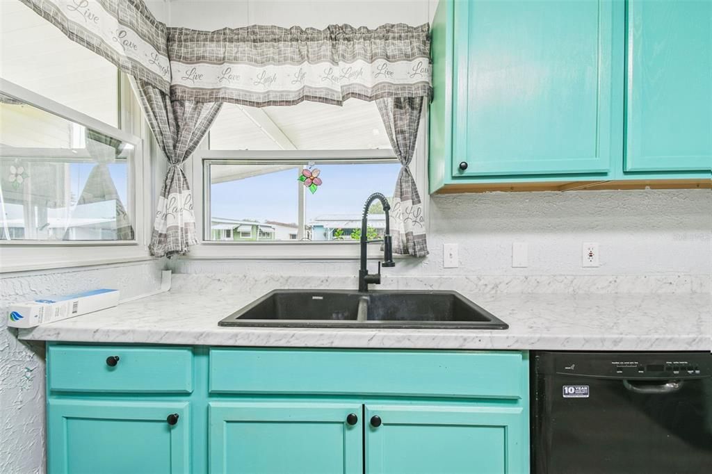 На продажу: $159,900 (2 спален, 2 ванн, 1316 Квадратных фут)