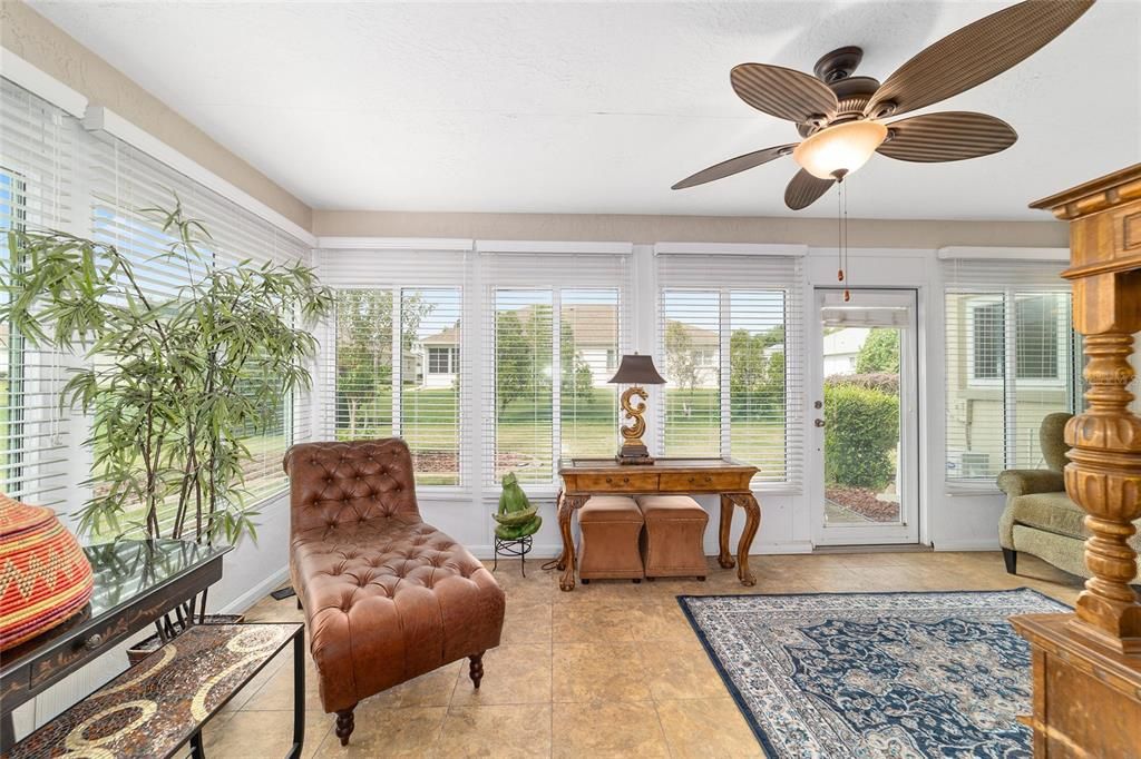 合同活跃: $244,900 (2 贝兹, 2 浴室, 1544 平方英尺)