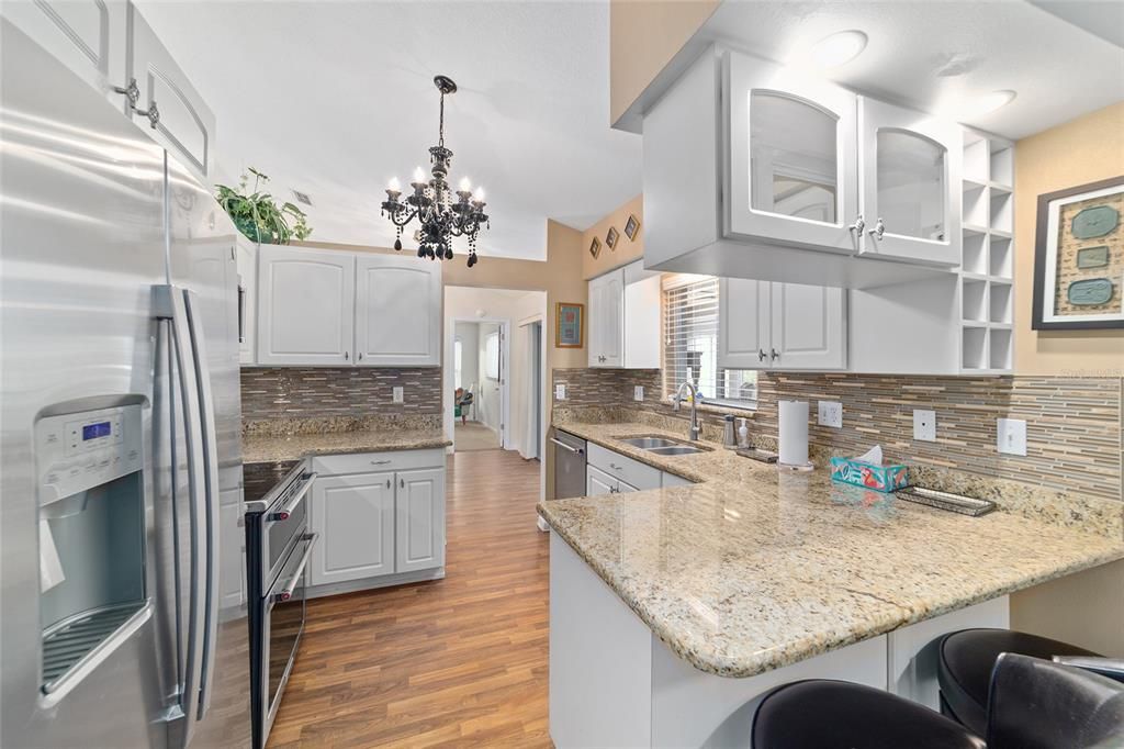 合同活跃: $244,900 (2 贝兹, 2 浴室, 1544 平方英尺)