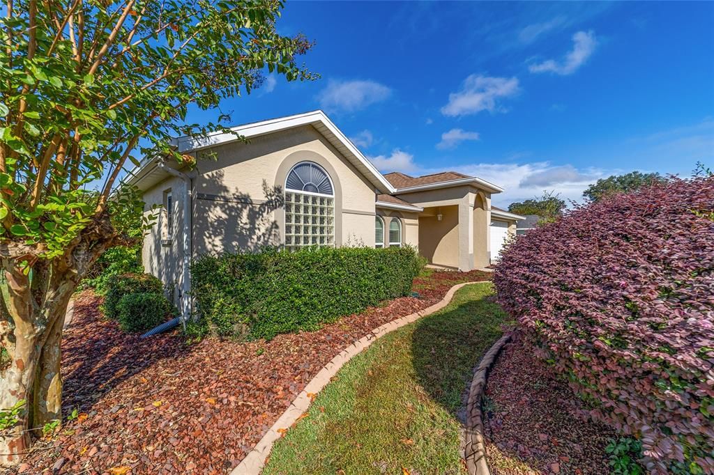 合同活跃: $244,900 (2 贝兹, 2 浴室, 1544 平方英尺)