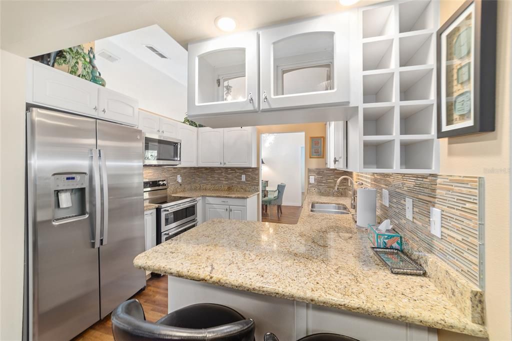 合同活跃: $244,900 (2 贝兹, 2 浴室, 1544 平方英尺)