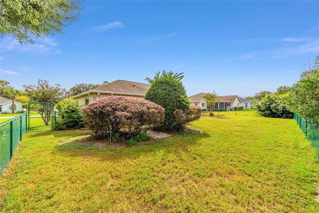 合同活跃: $244,900 (2 贝兹, 2 浴室, 1544 平方英尺)