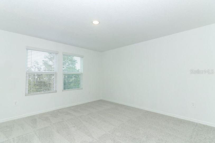 Active With Contract: $400,000 (5 beds, 3 baths, 2516 Square Feet)