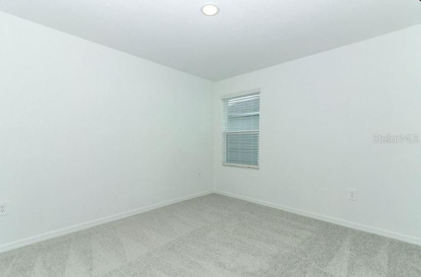 Active With Contract: $400,000 (5 beds, 3 baths, 2516 Square Feet)