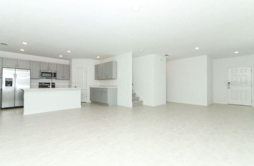 Active With Contract: $400,000 (5 beds, 3 baths, 2516 Square Feet)