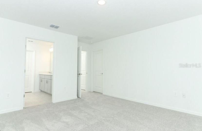 Active With Contract: $400,000 (5 beds, 3 baths, 2516 Square Feet)