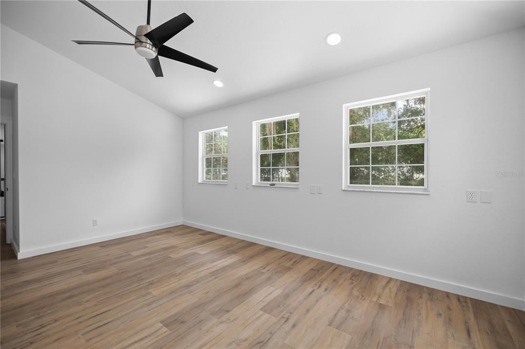 For Rent: $3,500 (5 beds, 4 baths, 3489 Square Feet)