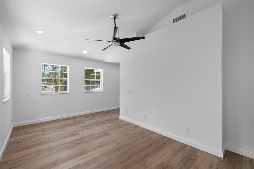 For Rent: $3,500 (5 beds, 4 baths, 3489 Square Feet)