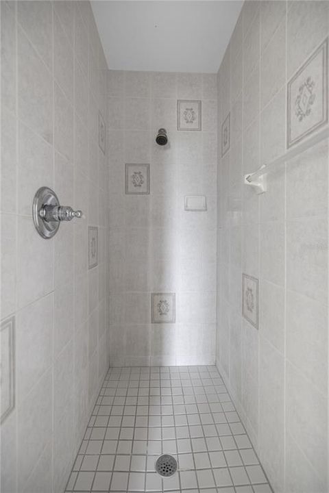 For Rent: $3,500 (5 beds, 4 baths, 3489 Square Feet)