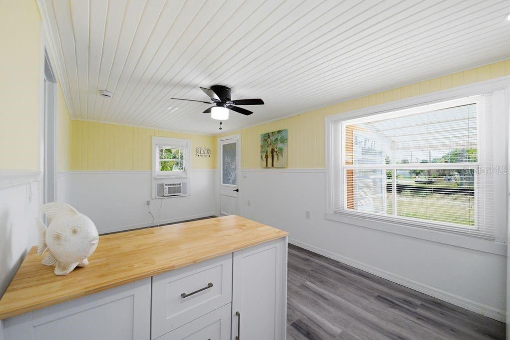 For Rent: $1,500 (1 beds, 1 baths, 420 Square Feet)