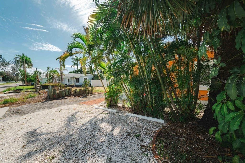 For Rent: $1,500 (1 beds, 1 baths, 420 Square Feet)