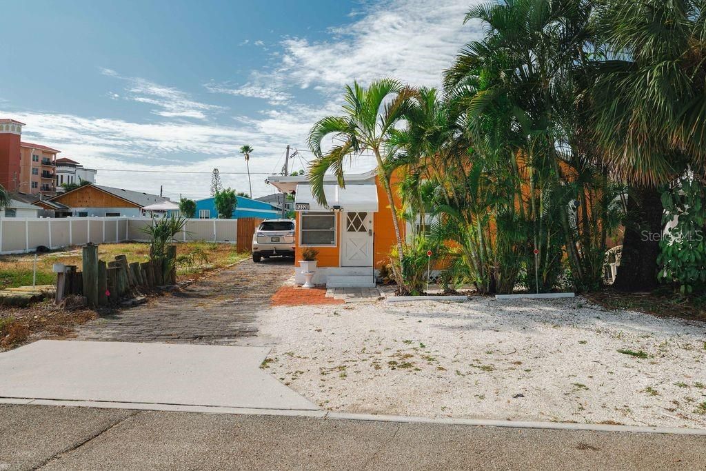 For Rent: $1,500 (1 beds, 1 baths, 420 Square Feet)