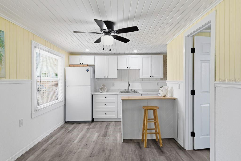 For Rent: $1,500 (1 beds, 1 baths, 420 Square Feet)