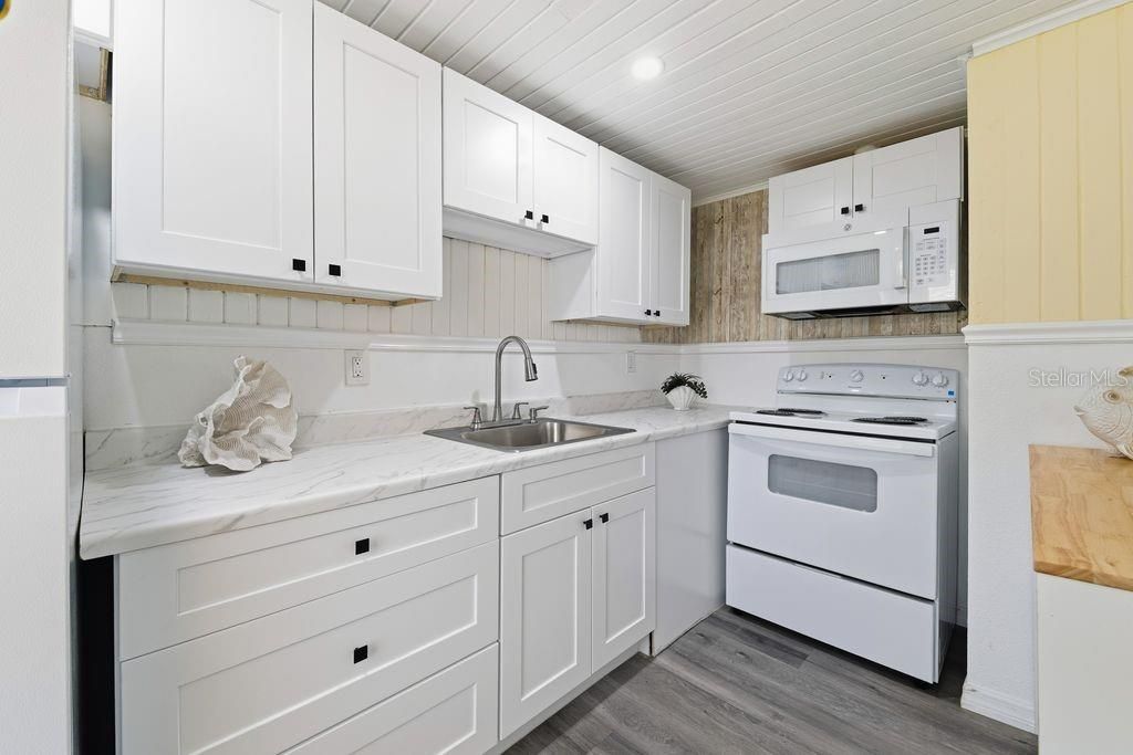 For Rent: $1,500 (1 beds, 1 baths, 420 Square Feet)