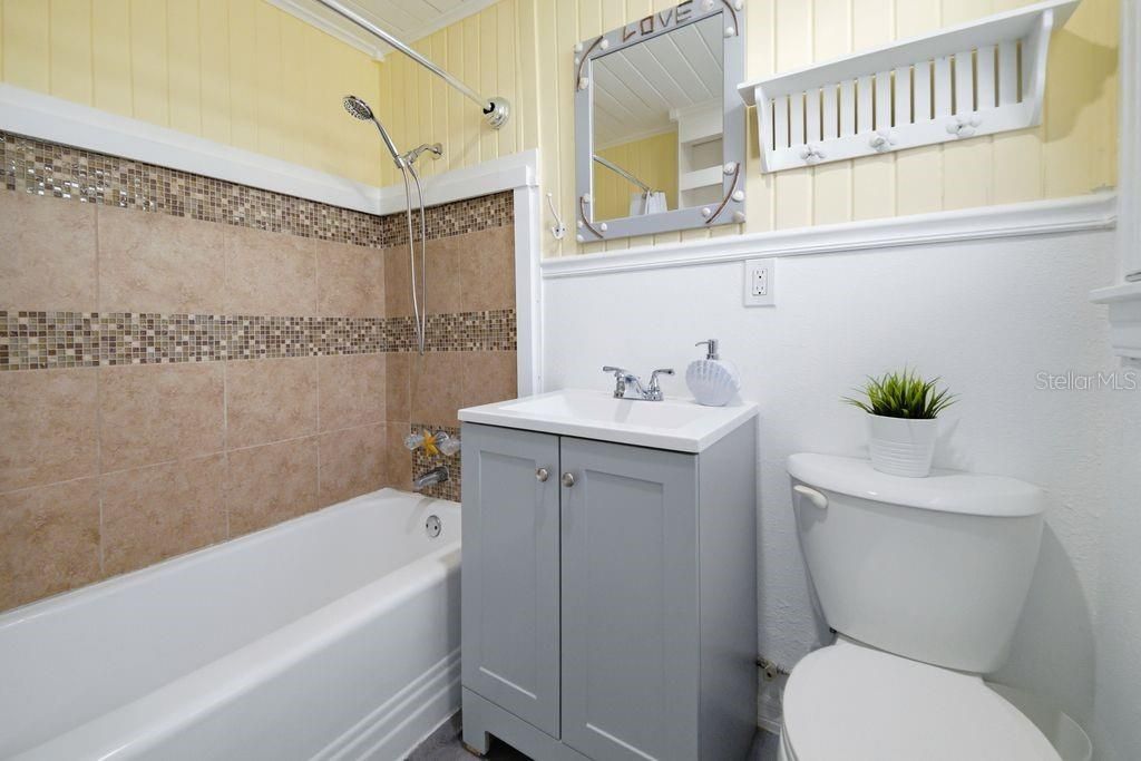 For Rent: $1,500 (1 beds, 1 baths, 420 Square Feet)