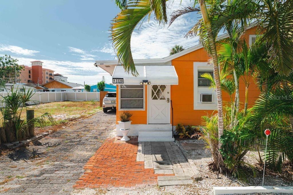 For Rent: $1,500 (1 beds, 1 baths, 420 Square Feet)