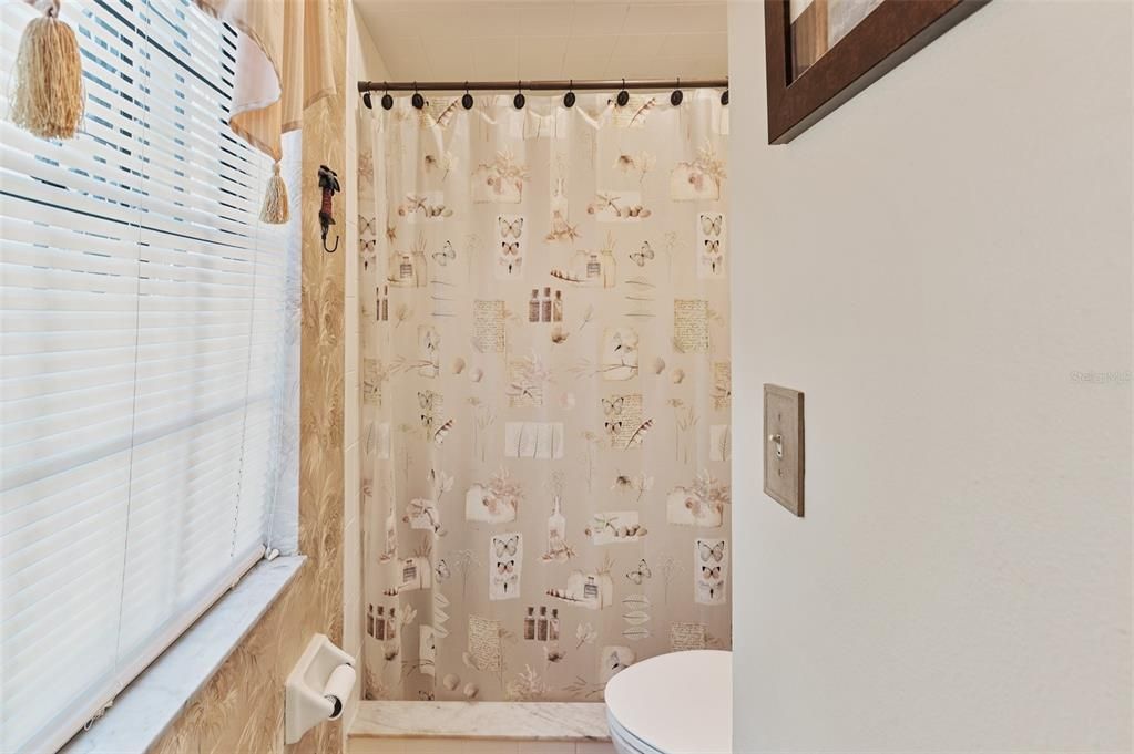 合同活跃: $279,900 (3 贝兹, 2 浴室, 1493 平方英尺)