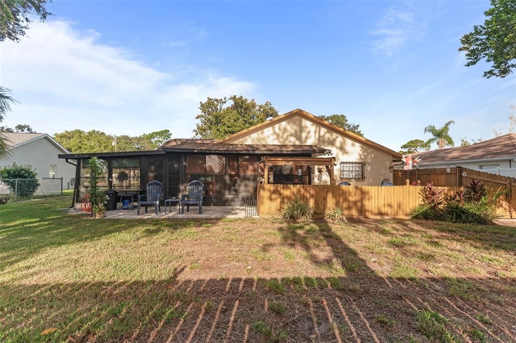 合同活跃: $279,900 (3 贝兹, 2 浴室, 1493 平方英尺)