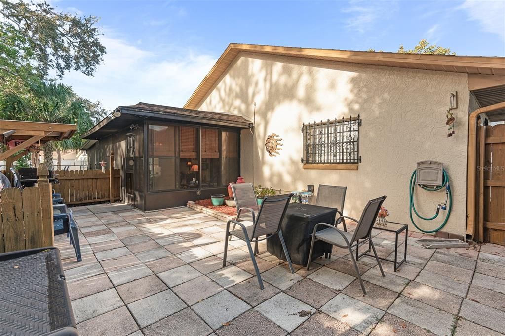 合同活跃: $279,900 (3 贝兹, 2 浴室, 1493 平方英尺)