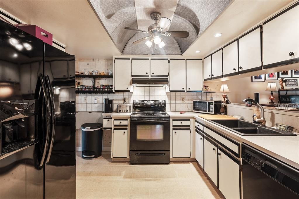 合同活跃: $279,900 (3 贝兹, 2 浴室, 1493 平方英尺)