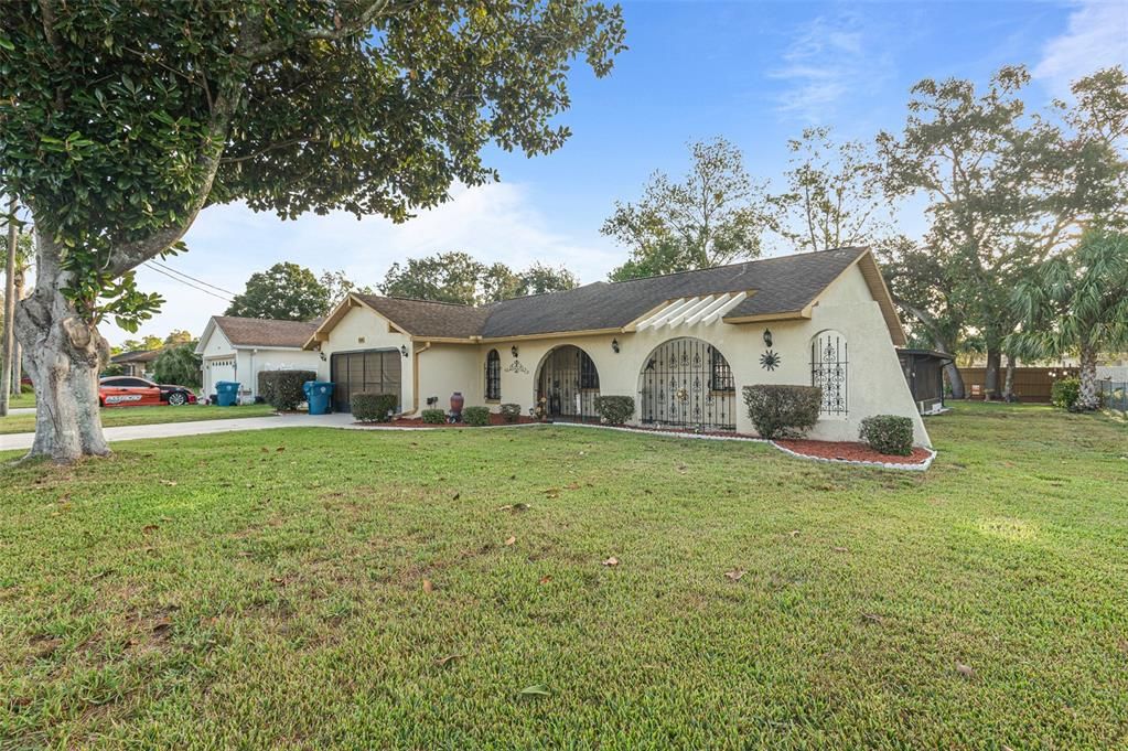 合同活跃: $279,900 (3 贝兹, 2 浴室, 1493 平方英尺)