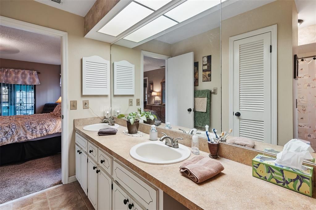 合同活跃: $279,900 (3 贝兹, 2 浴室, 1493 平方英尺)