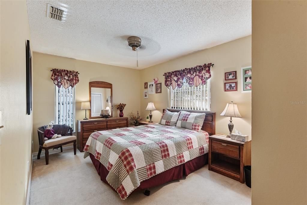 合同活跃: $279,900 (3 贝兹, 2 浴室, 1493 平方英尺)