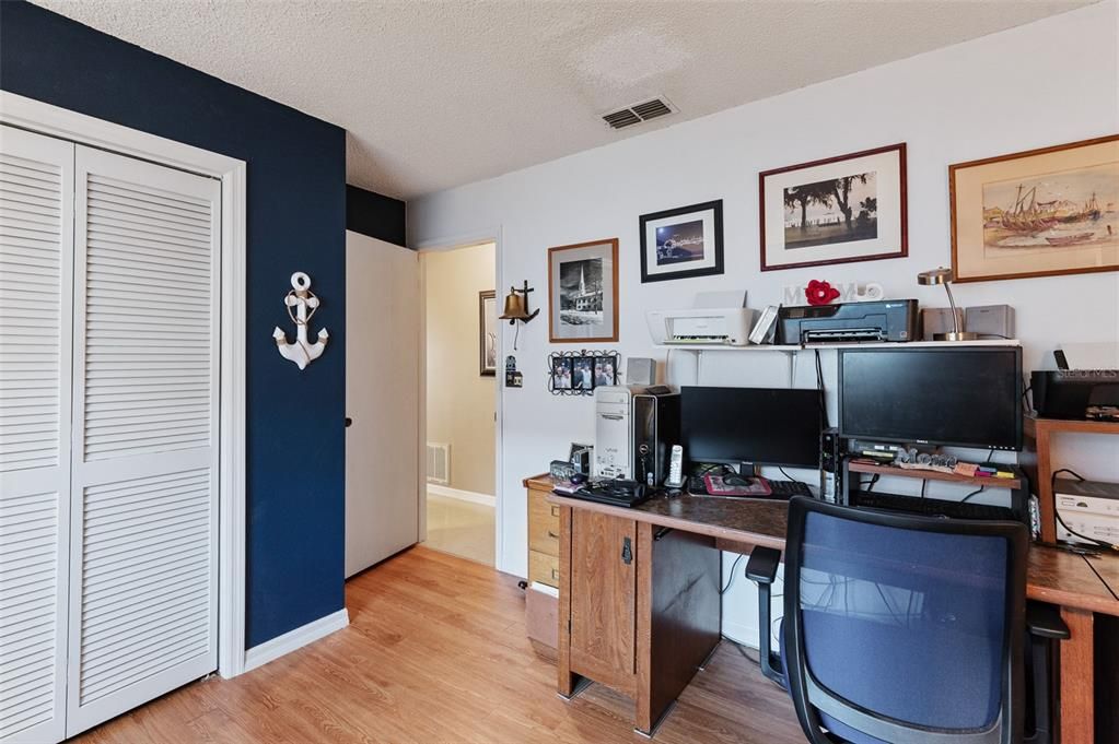 合同活跃: $279,900 (3 贝兹, 2 浴室, 1493 平方英尺)