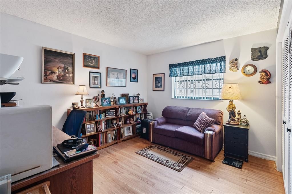 合同活跃: $279,900 (3 贝兹, 2 浴室, 1493 平方英尺)