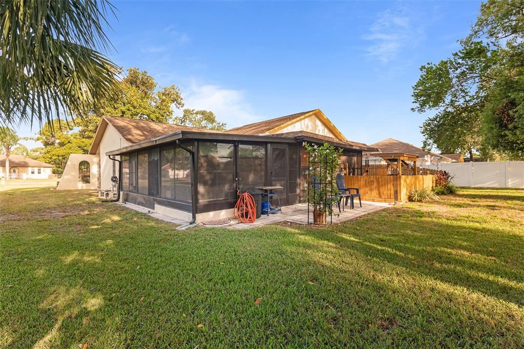 合同活跃: $279,900 (3 贝兹, 2 浴室, 1493 平方英尺)